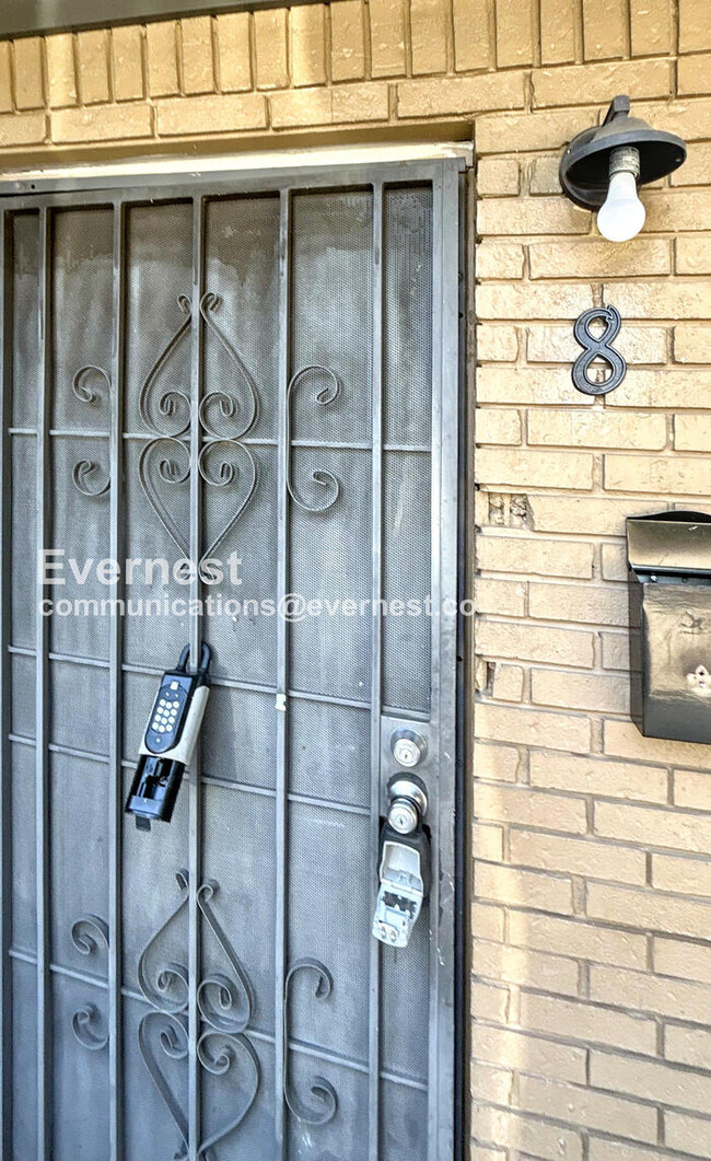 Building Photo - 1512 11th Ave N