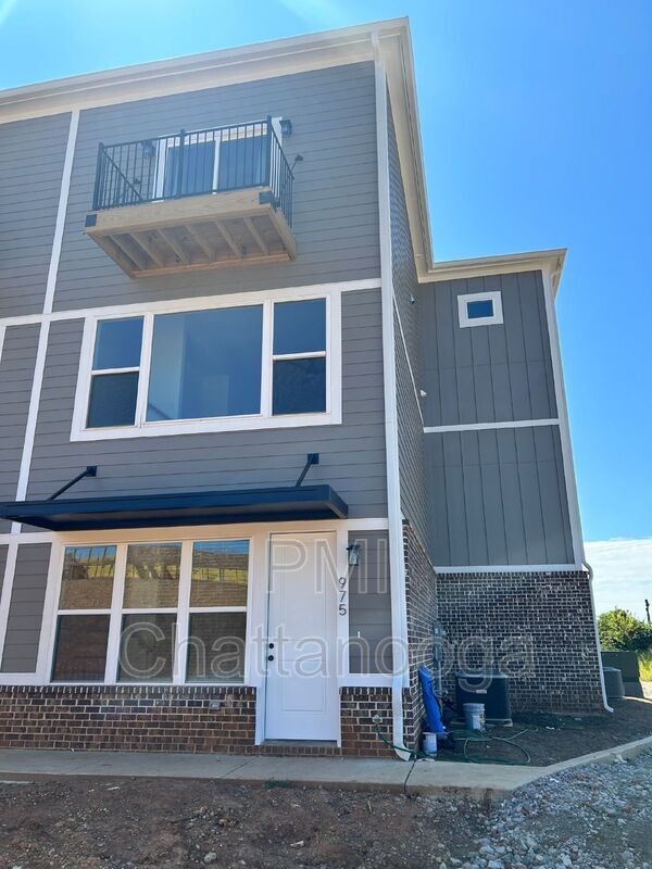Foto principal - 975 Montague Pl