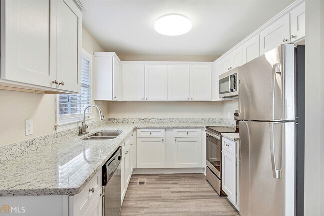 Building Photo - 2091 Moon Dr SW