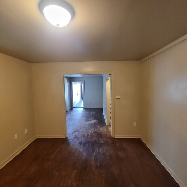 Foto del edificio - West Side 5BR/2BA House / Must See!