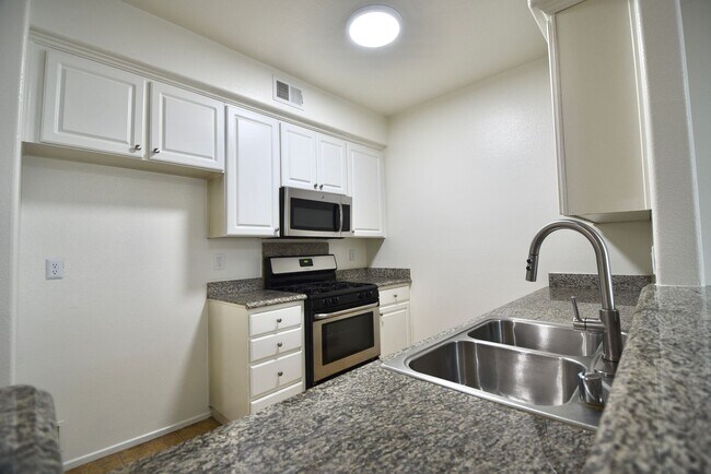 Building Photo - 5500