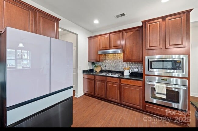 Foto del edificio - 8312 Compton Acres Ln