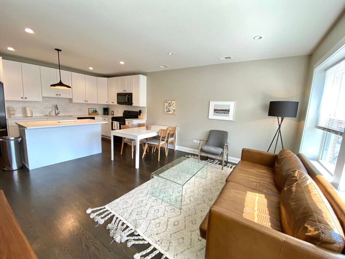 Foto principal - 2020 W Division St