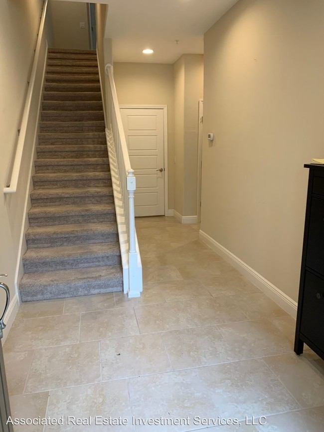 Building Photo - 2724 Lobelia Dr