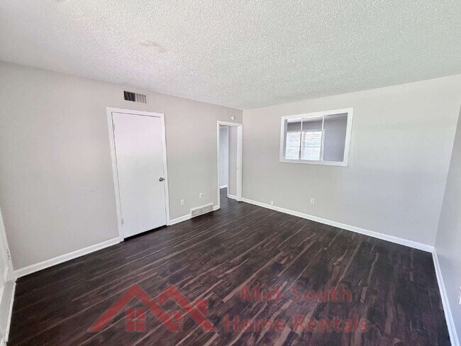 Foto del edificio - 4166 Hobson Rd