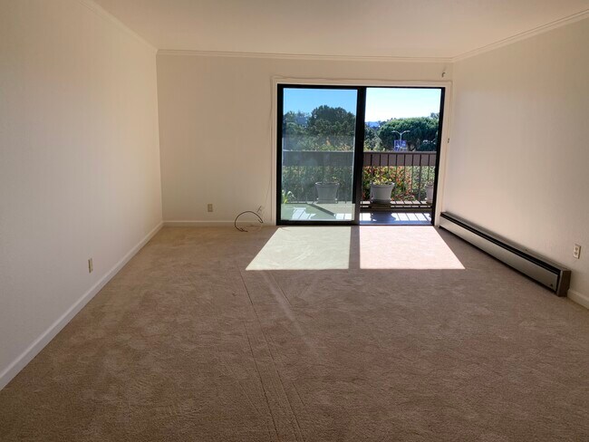 Large Living Room - 5179 Diamond Heights Blvd