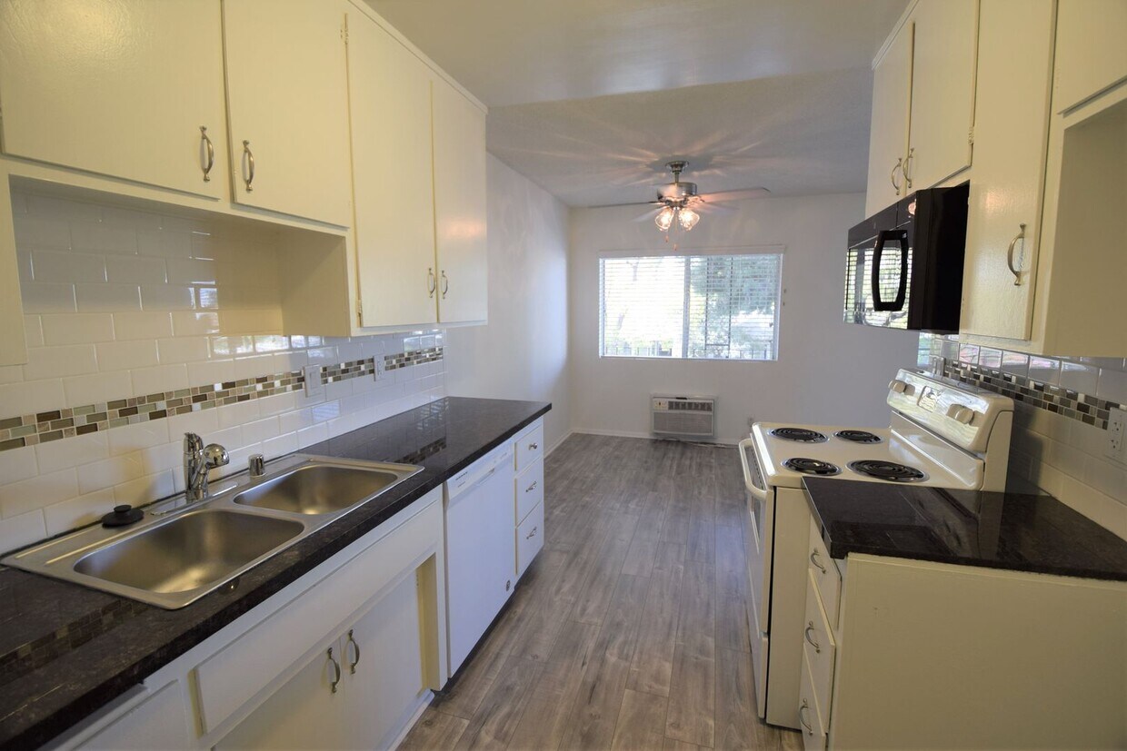 Foto principal - 12142 Burbank Blvd
