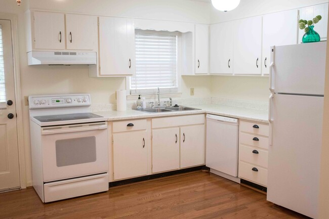 Kitchen - 18 Twelve Oaks Ter