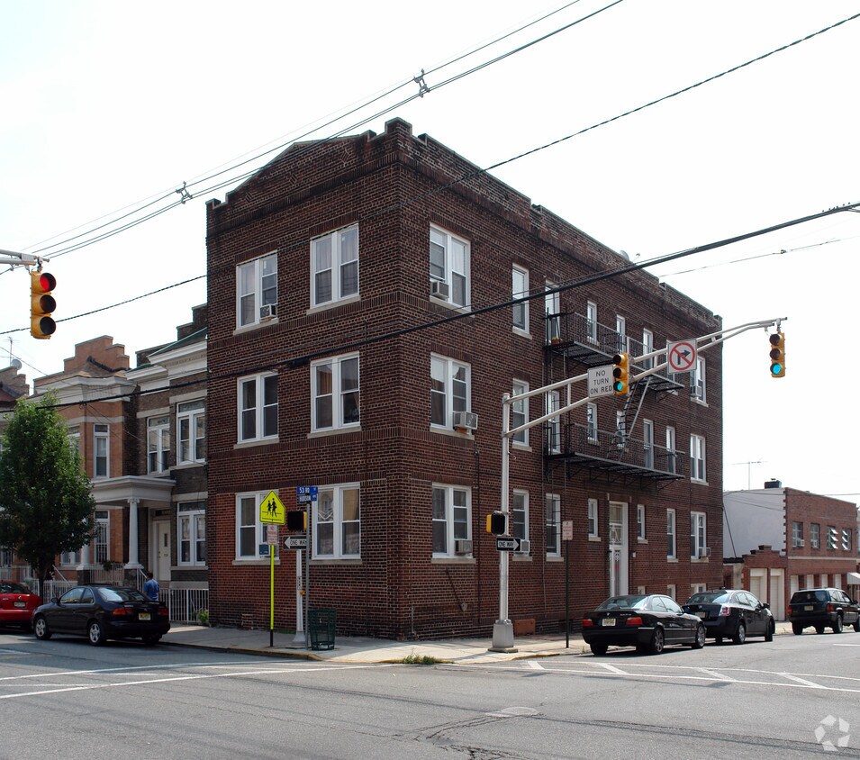 Foto principal - 234 53rd St