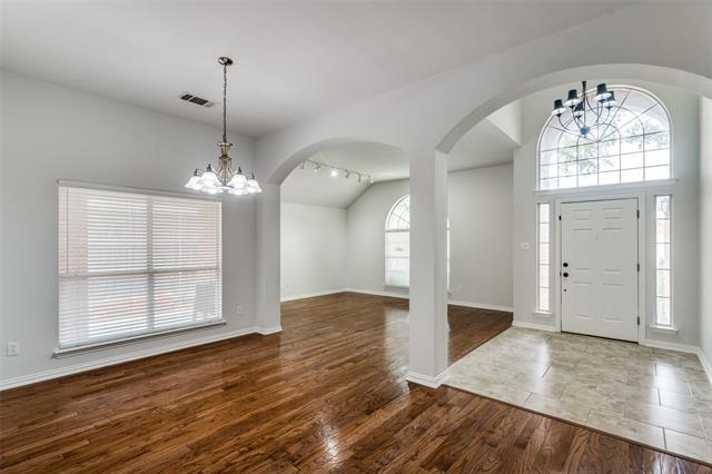 Foto del edificio - 5113 Forest Lawn Dr