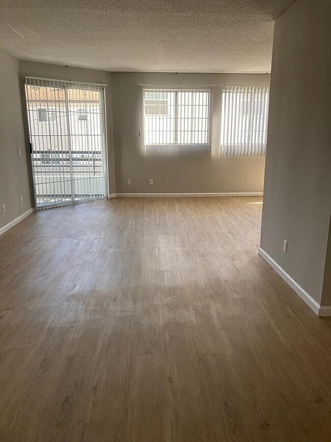 Foto del edificio - 4320 S Centinela Avenue