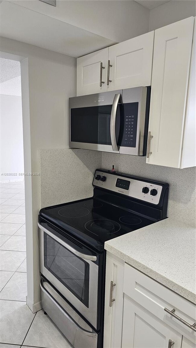 Building Photo - 2017 S Ocean Dr