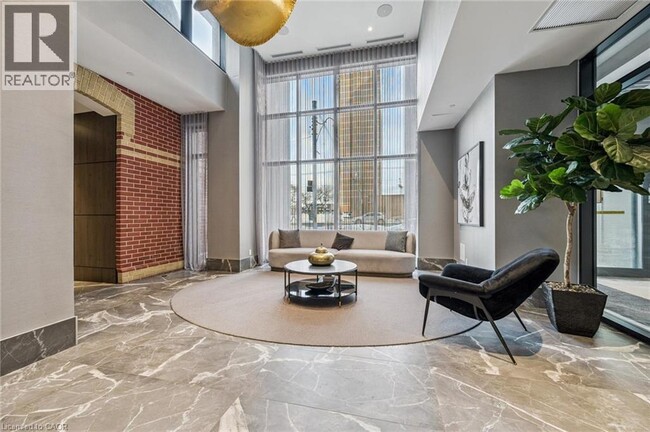 Building Photo - 286 Main St