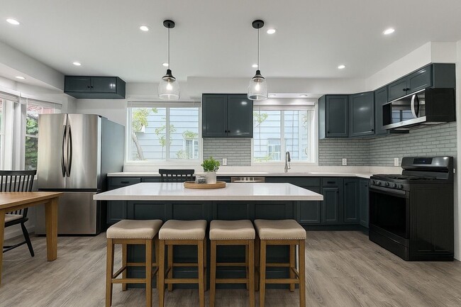 Building Photo - 2212 Linda Flora Dr