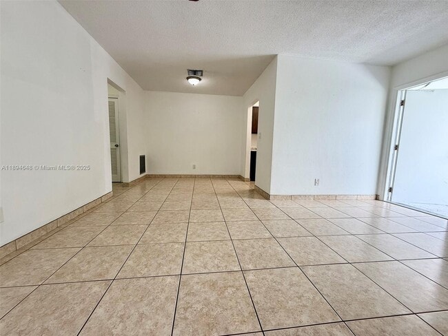 Foto del edificio - 206 SE 9th Ct