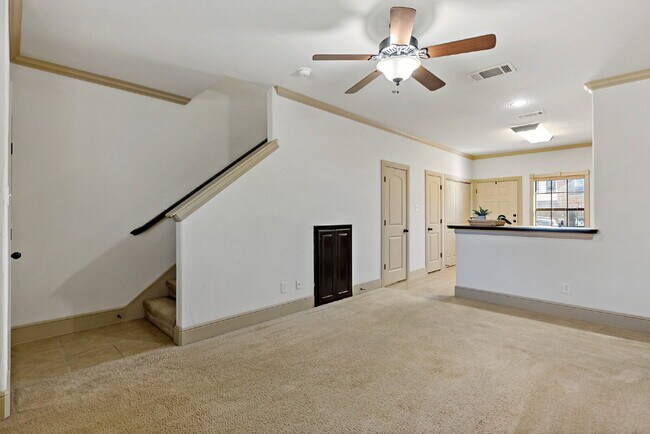 Foto del edificio - "Charming 2-Bedroom Condo Retreat in Sanger with Modern Comforts!"