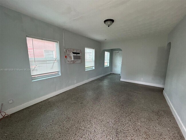 Foto del edificio - 2315 Adams St