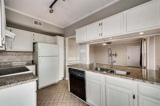 Foto del edificio - 8750 Park Ln