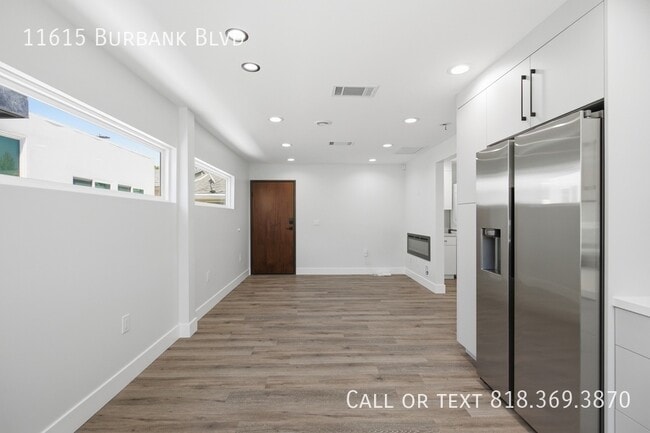 Building Photo - 11615 Burbank Blvd