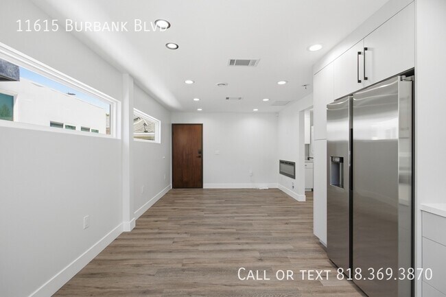 Foto del edificio - 11615 Burbank Blvd