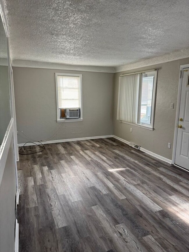 Building Photo - Huge Colonial with Updates!