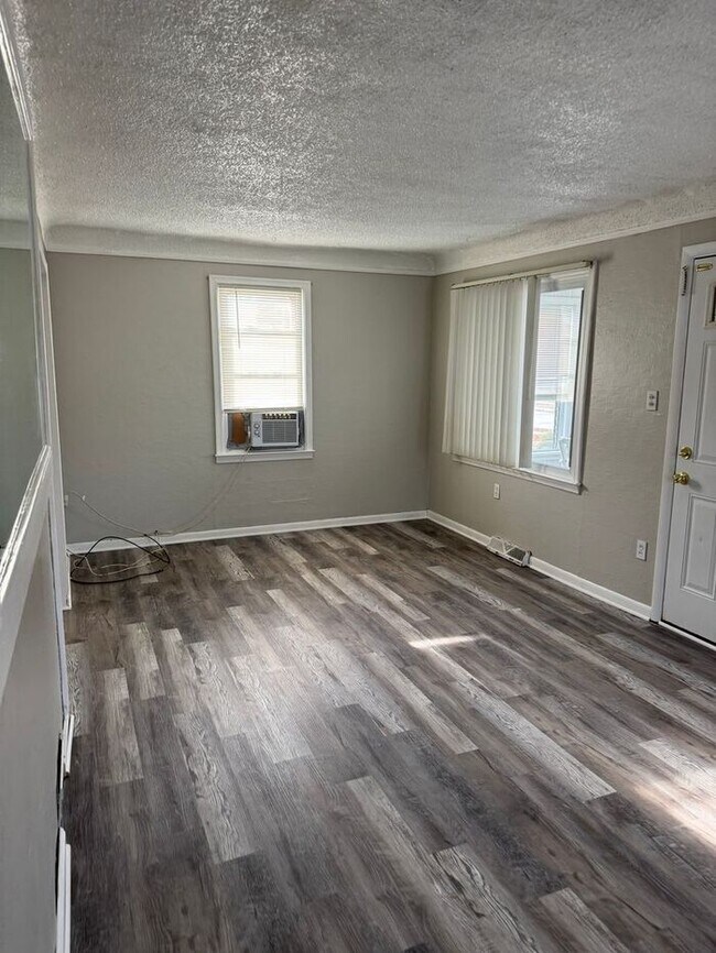 Foto del edificio - Huge Colonial with Updates!