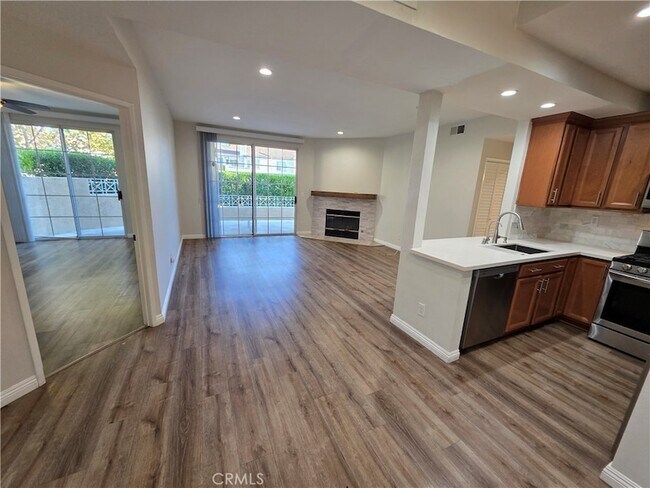Building Photo - 23615 Del Monte Dr.