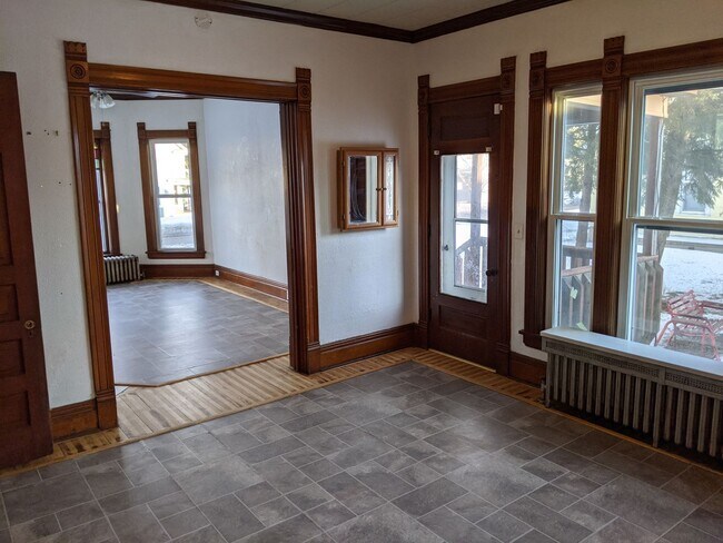 Foto del edificio - 5 bed 2 bath Single Family Home in Wausau