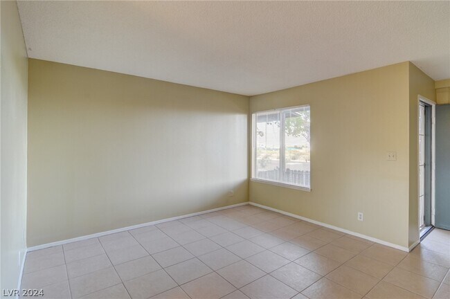 Building Photo - 337 E Van Wagenen St