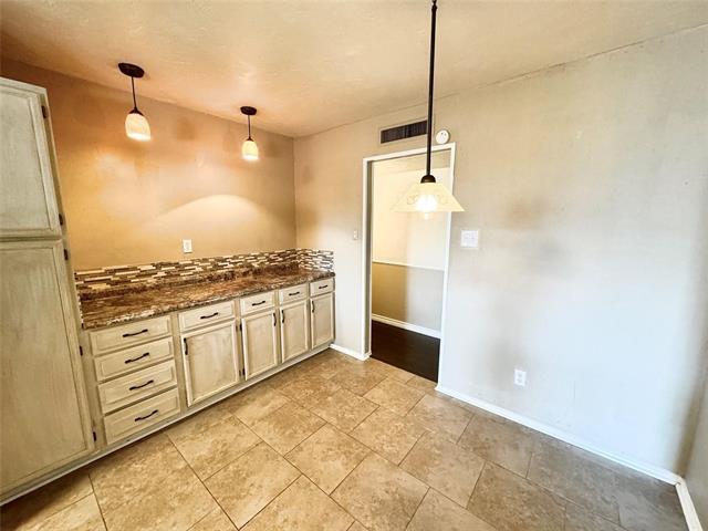 Foto del edificio - 709 Meadow Mead Dr