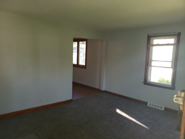 Building Photo - 2020 Midway Dr
