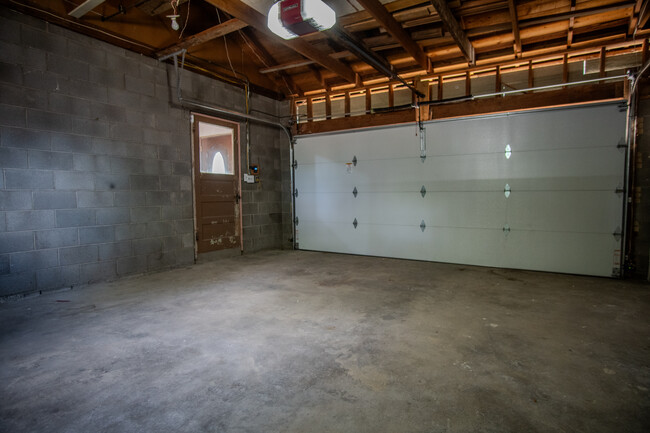 Building Photo - 5005 E 34th Ave