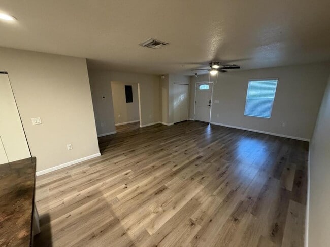 Building Photo - 10433 Chalmer St