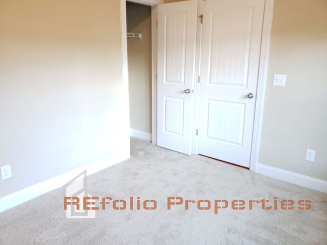 Foto del edificio - Lovely 3 Story 3 Bedroom 3.5 Bath 1 Car-Ga...