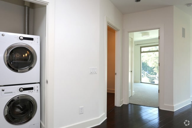1HAB, 1BA: 750 ft² - 01045 Piedmont Avenue