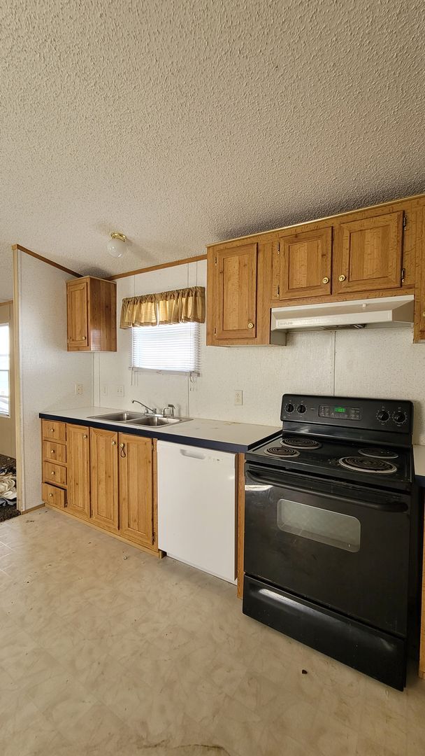 Foto del edificio - 3/2/1 CARPORT FOR LEASE - COMMANDER'S PALA...