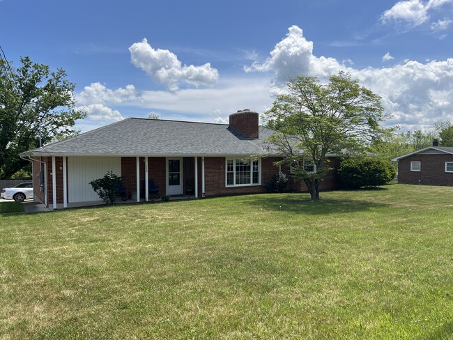 Building Photo - 120 Clearview Dr