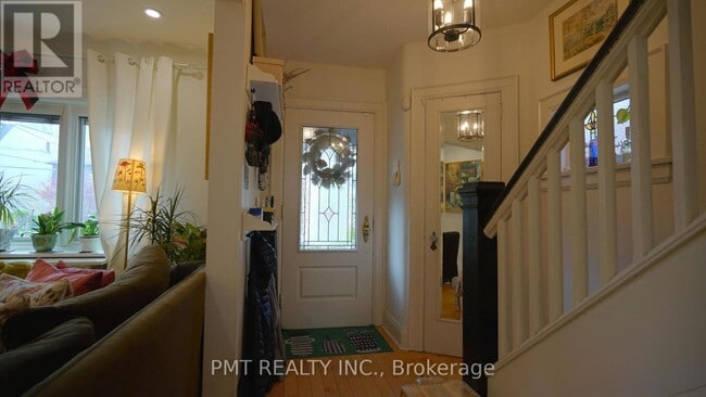 Building Photo - 581 Soudan Ave