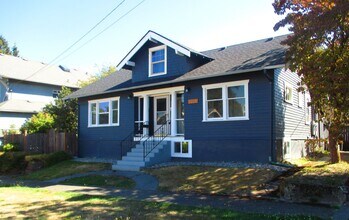 Building Photo - 1208 N 10th St