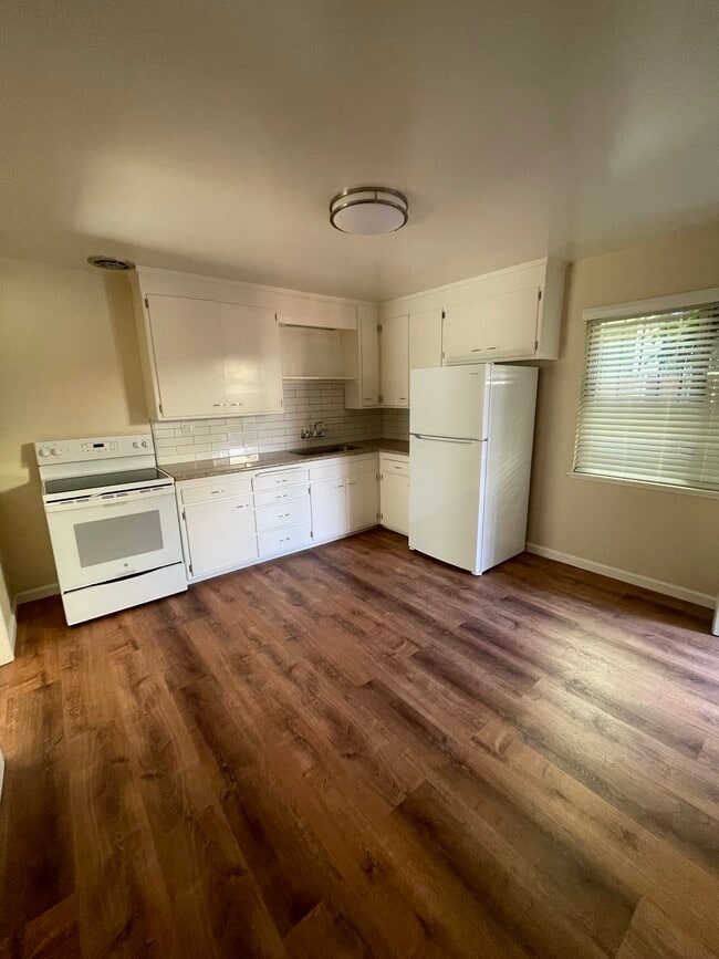 Kitchen - 2934 Brookdale Ave