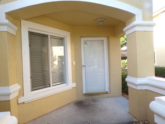 Building Photo - 1620 Cetona Dr