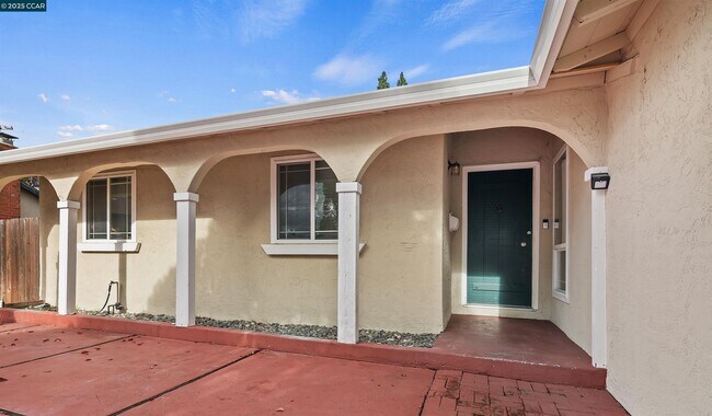 Building Photo - 2111 Shasta Dr