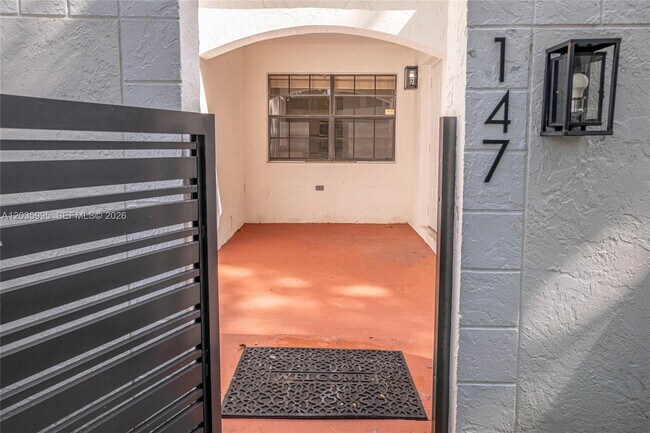 Foto del edificio - 21212 Harbor Way