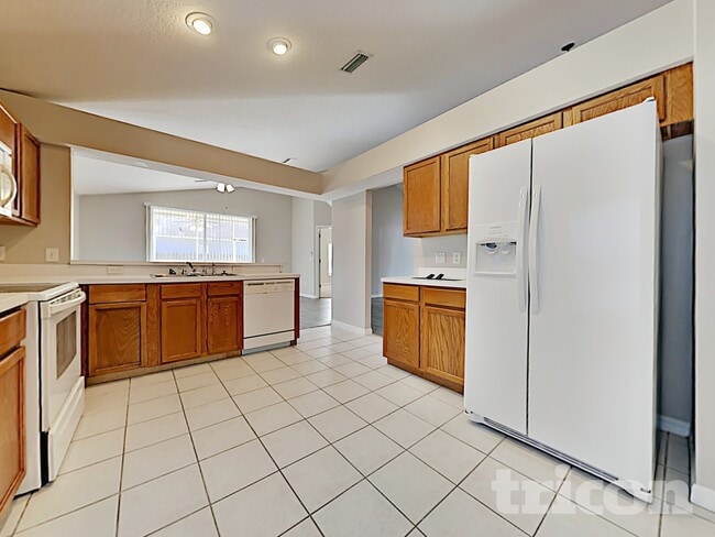 Building Photo - 30812 Midtown Ct