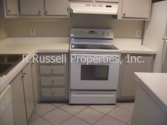 Building Photo - 540 Orange Dr