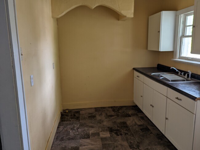 Building Photo - 1016 Bluff View Dr