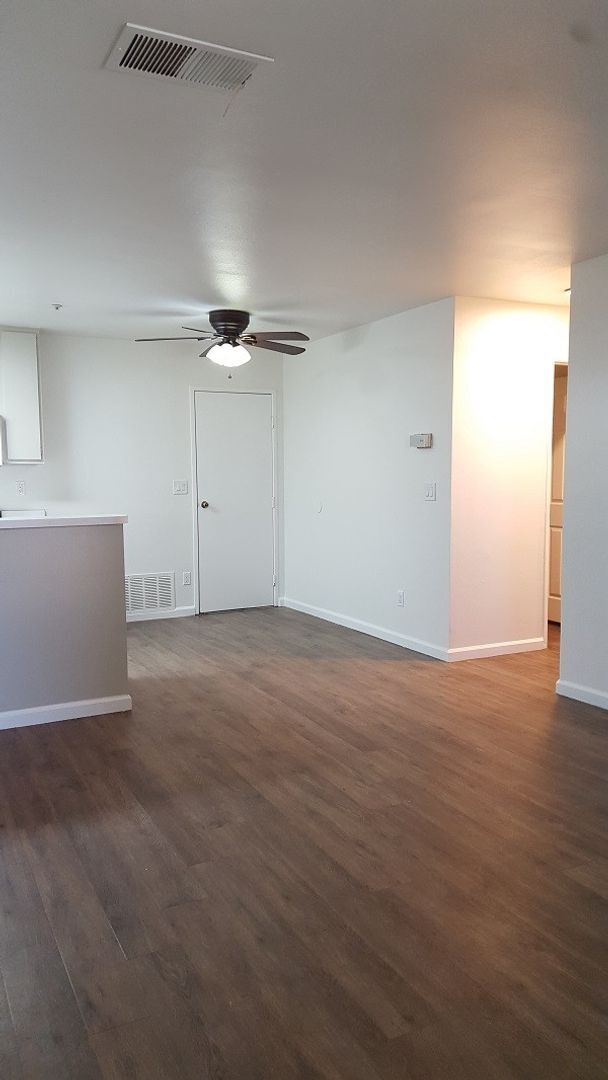 Foto del edificio - 1377 Oakdale Ave
