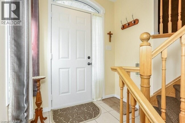 Building Photo - 13 Whitehall Ln