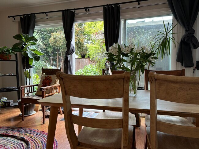 Foto del edificio - 5709 Bayview Ave