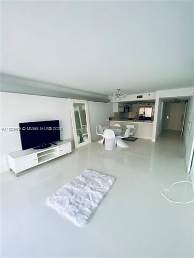 Foto del edificio - 555 NE 15th St